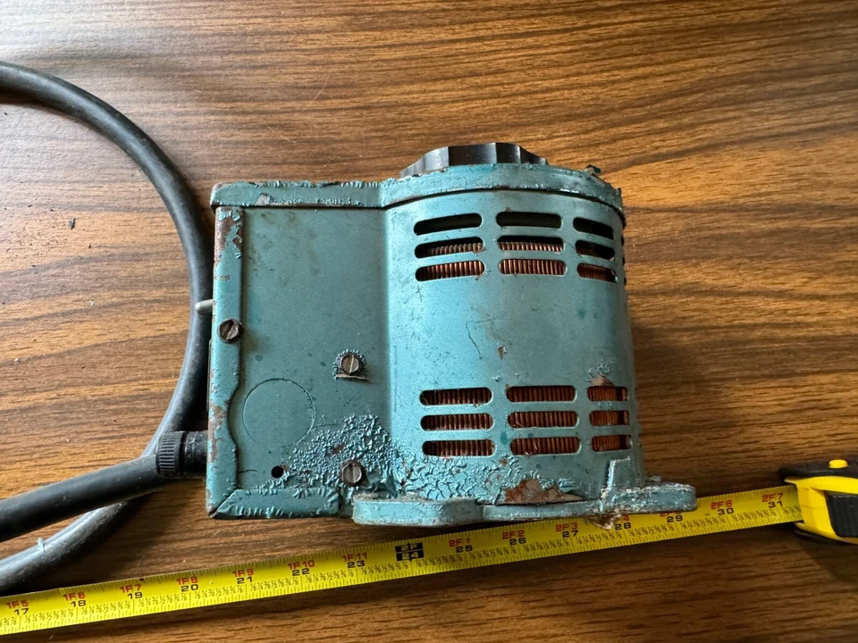 STACO Variable AutoTransformer 1210 120v 0-120v 60hz - Image 4 of 4