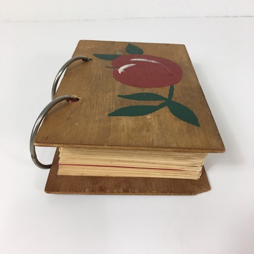 VTG Catholic Womens Club Typed Index Card Favorite Recipes Wood Book Cookbook - Picture 10 of 12