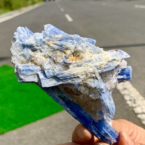 200GNatural blue kynite with clear quartz specimen crystal spiritual energy - Picture 9 of 24