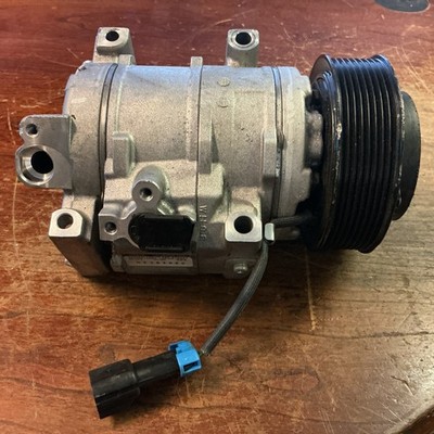 AC Compressor For John Deere RE284680 AT367640 (used)