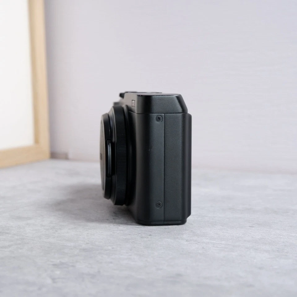 Fujifilm Fuji XF10 Digital Camera 24.2MP 4K Video Recording Built-in Wi-Fi Black - Image 2 of 4