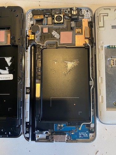 3 Samsung Phones No Battery And No Back Screen In Good Condition  - Picture 4 of 10