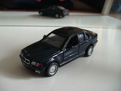 Yatming BMW 325i in blau auf 1:43
