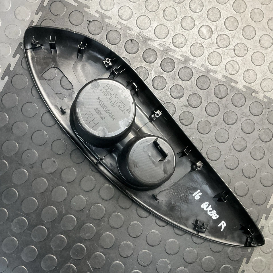 Painel porta-copo 2011-2017 Infiniti QX80 lado direito do passageiro terceira 3ª fileira fabricante de equipamento original - Imagem 2 de 4