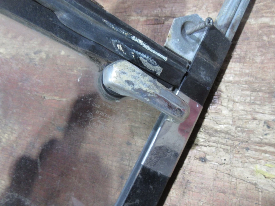 1970 Ford F250 caminhão porta ventilação janela quadro acabamento de vidro conjunto lado do motorista - Imagem 3 de 4