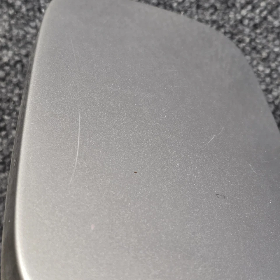 98-04 Mercedes-Benz SLK230 Gas Combustible Tapa Puerta Cubierta OEM PLATEADO Foto 3 de 4