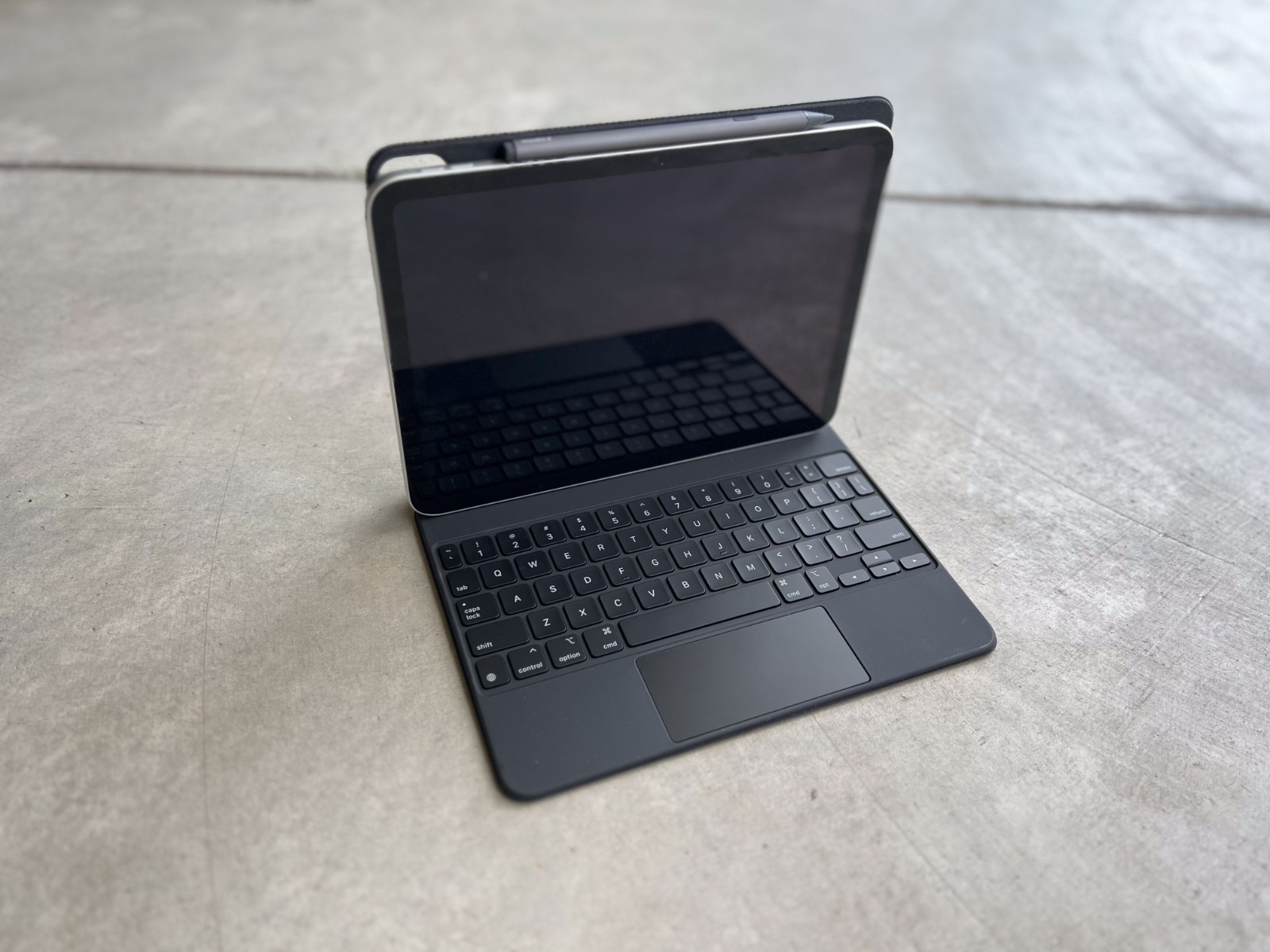 iPad Pro + Apple Magic Keyboard + Apple Pencil-image