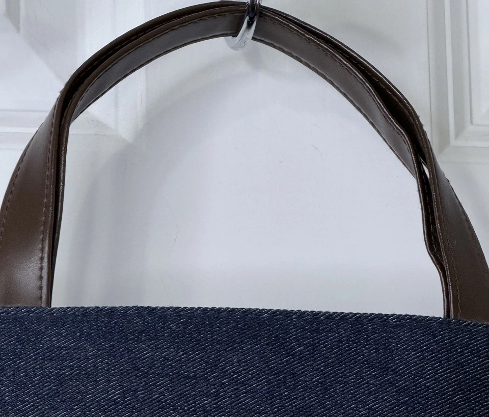 Bolso de Mano Neiman Marcus Denim Rectangular Azul Marino Doble Imitación Cuero Correas Foto 3 de 4