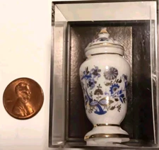 NOS VTG Reutter Porcelain Floral Blue & White W/Gold Accents Lid Ginger Jar Urn