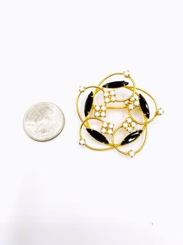 Vintage Gold Tone Pinwheel Brooch Black and White 2 Inches Wide EUC - Picture 2 of 4