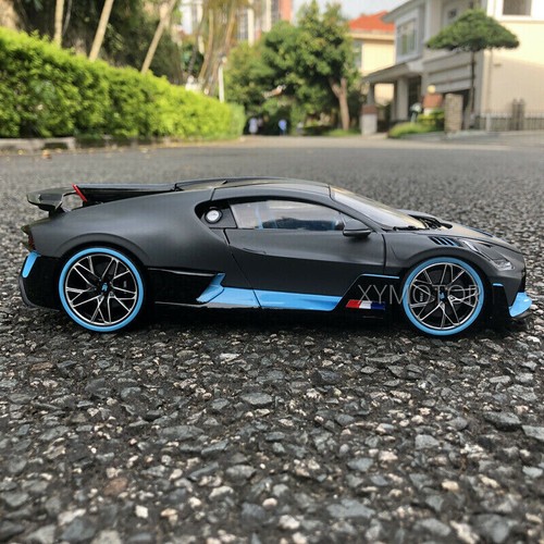 Bugatti Divo Bburago 1/18 Diecast Car Model Roadster Toys & Collection Red:Gray - Picture 5 of 14