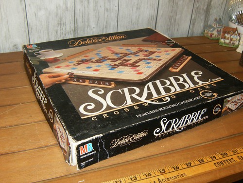 Scrabble Deluxe Edition 1989 Rotating Turntable Mahogany Tiles Complete - Picture 2 of 10
