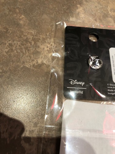 2019 Mickey Mouse Head Loungefly Pin Christmas Holiday Red Green White - Trading - Picture 8 of 8