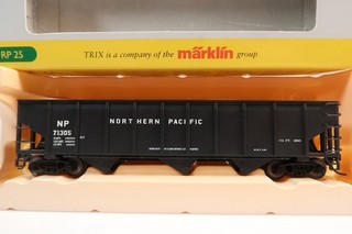 Trix 24902 19 HO Scale US Freight Car Northern Pacific NP 71305 RP25 w/ Original Box #Y3