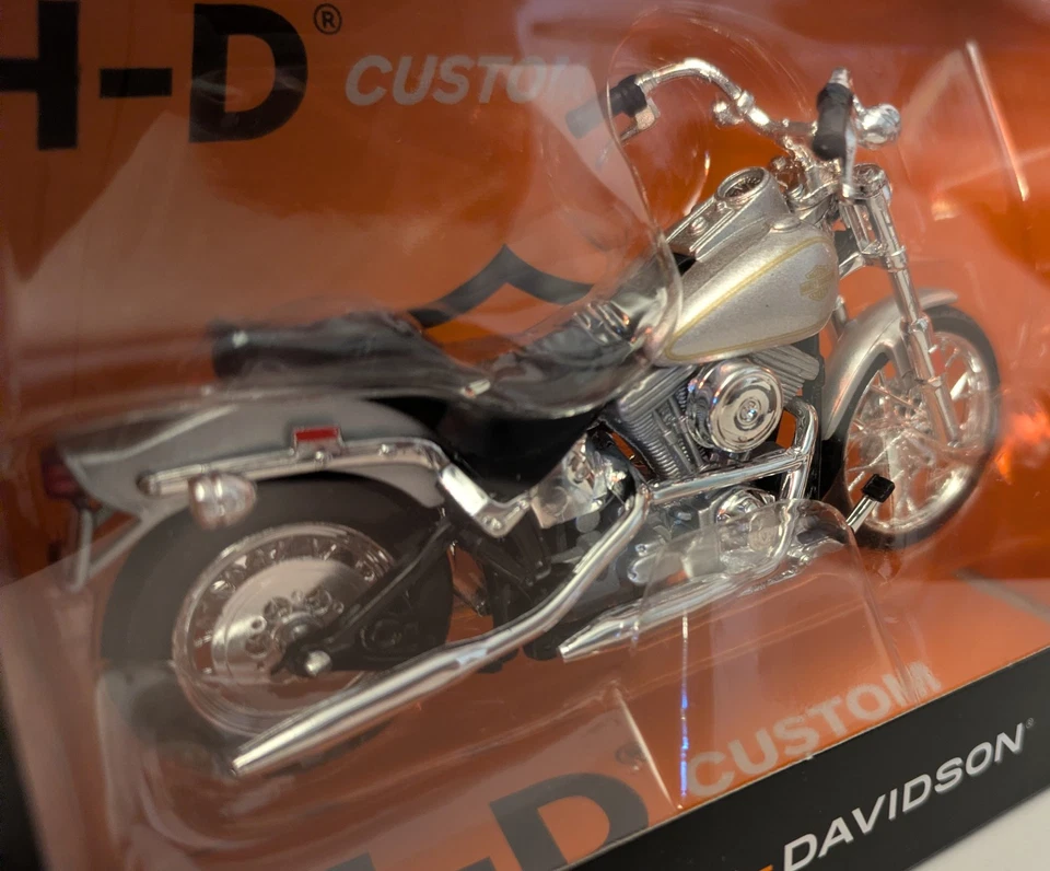 Harley Davidson Maisto 1984 FXST Softail Series 44 1:18 Die Cast Foto 3 de 4