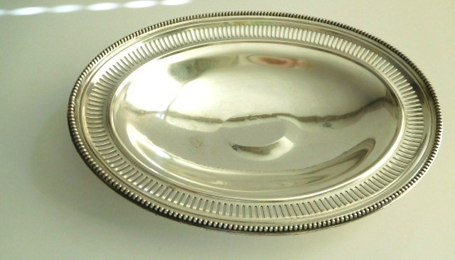 RAILROAD-GREAT NORTHERN RAILWAY SILVER SOLDERED BREAD TRAY BACK STAMPED