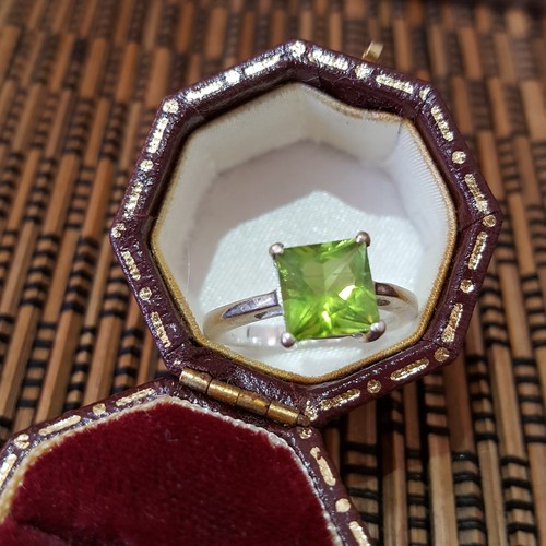 925 Sterling Silver Ring, Genuine Peridot Ring, Size i.5 US 4.5, Solitaire - Picture 3 of 8
