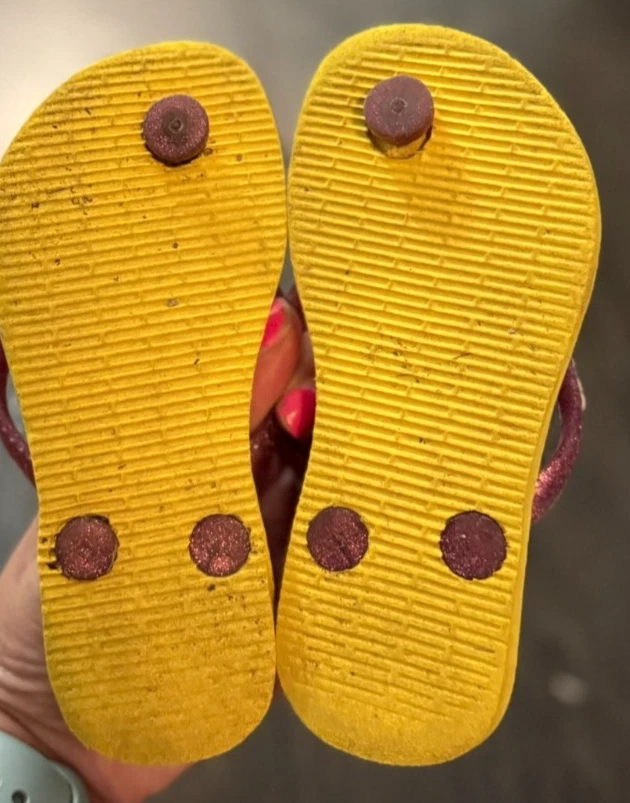 Chanclas Havianas niñas Bella La Bella y la Bestia amarillas talla 9 Foto 3 de 3