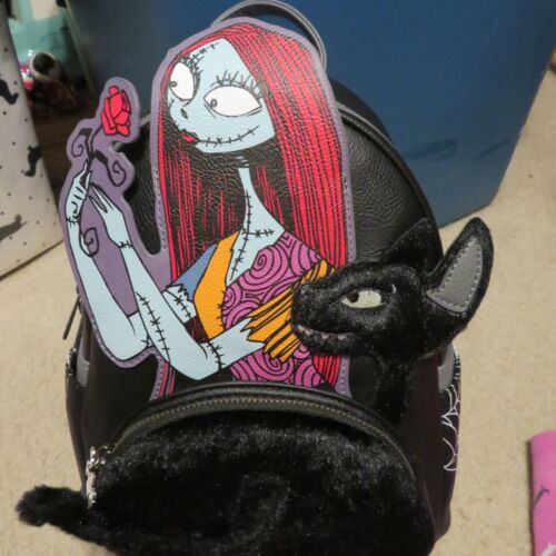 Zaino Nightmare Before Christmas Sally Deadly Nightshade Glow LOUNGEFLY nuovo con etichette - Foto 2 di 19