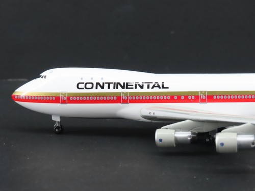 1:400 Scale Dragon Wings 55136-03 Die-Cast Continental Boeing B747-143 Aircraft - Picture 2 of 16