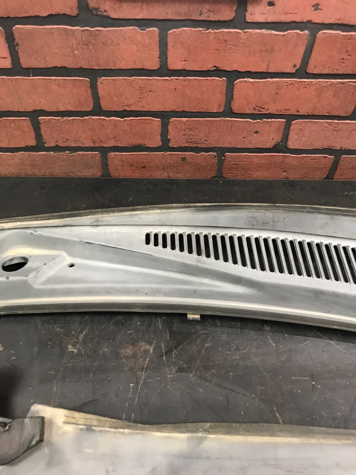 20052010 Jeep Grand Cherokee SRT Cowl Vent Defroster Panel eBay