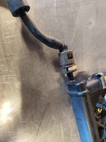 RAMPE INJECTION ESSENCE PEUGEOT 207 SW 1.4 VTI 95CV 240935KM V757564580 - Foto 6 di 8