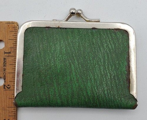 Vintage Travel Sewing Kit Green Vinyl Case Mini Scissors Needle Threader Stitch - Picture 6 of 7