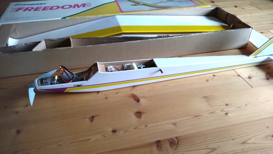 Graupner Freedom NEU - Motorsegler , Elektrosegler, Spannweite 2130mm - Bild 3 von 4