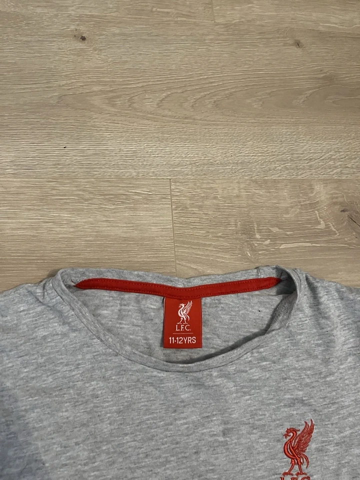 Liverpool T-shirt Age 11-12 - Image 2 of 4