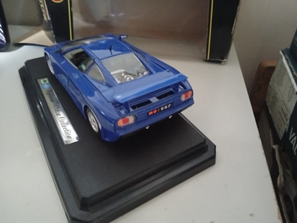 Bugatti EB110 Burago 1 24 - Immagine 4 di 4