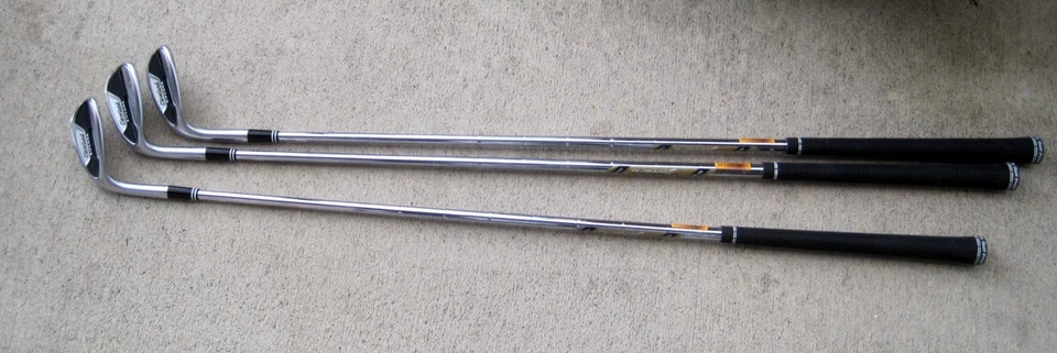 Juego de cuñas LH Cleveland CBX Zipcore 50, 54, 58 con eje Dynamic Gold Tour Issue Foto 2 de 4