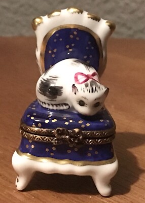 Parry Vieille PV Peint Main Hand Painted Cat on Blue Chair Limoges Trinket Box