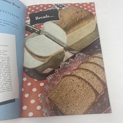 The Bread Basket Fleischmann's Yeast 1942 Bread Recipe Cookbook Advertisement - Picture 5 of 10