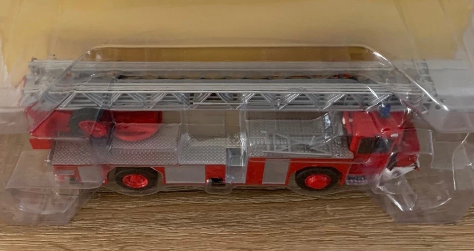 Camion Pompiers Iveco Magirus DLK 23-12 NB EPA 30m Hachette n°70 au 1/43 de Ixo - Photo 2/3