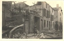 Soldiers, Men In Uniform Standing Around The Ruined Houses Postcard