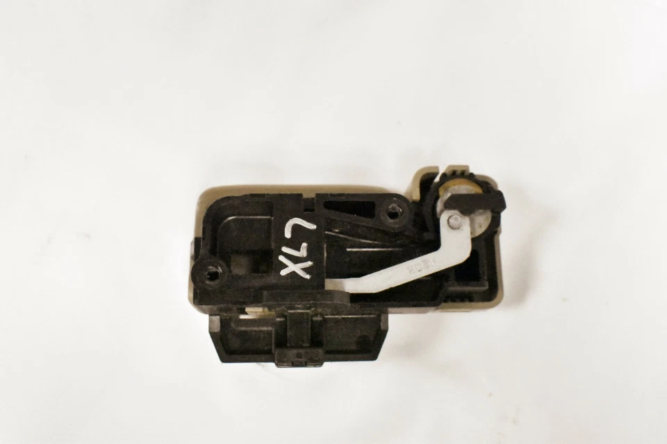 05 06 SUZUKI XL-7 XL7 ПЕРЧАТОЧНЫЙ ЯЩИК ЗАЩЕЛКА СЕРО-КОРИЧНЕВЫЙ A2B08 - Изображение 4 из 4