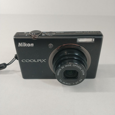 Nikon COOLPIX S570 12.0 MP Digital Camera in Box + Battery SD