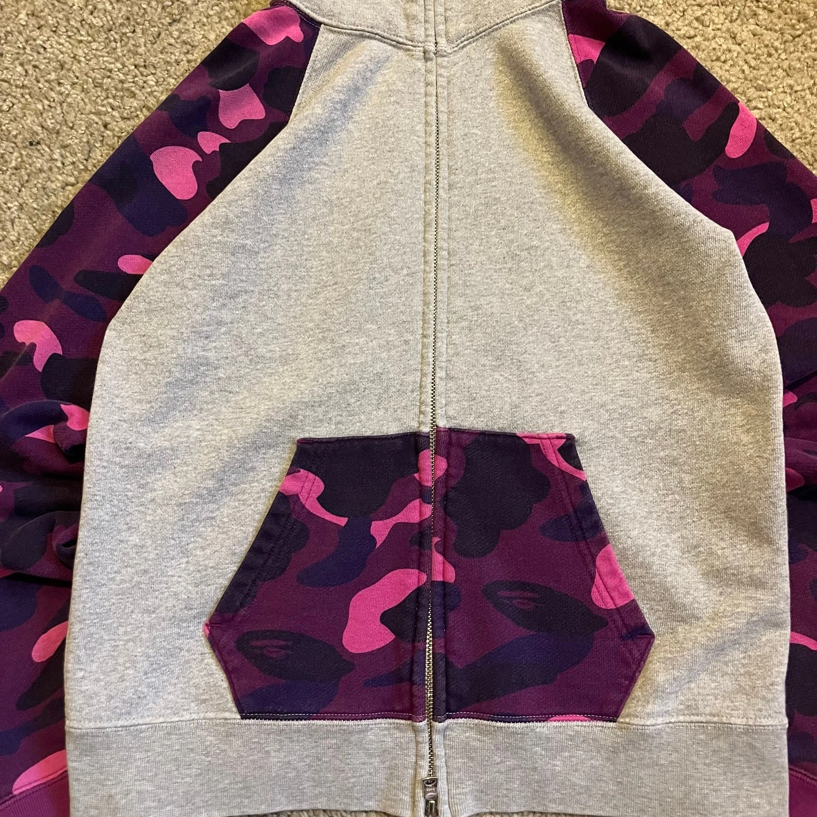 A BATHING APE (BAPE) Autentica felpa con cappuccio e zip intera mimetica viola Bape anni 2000 XS