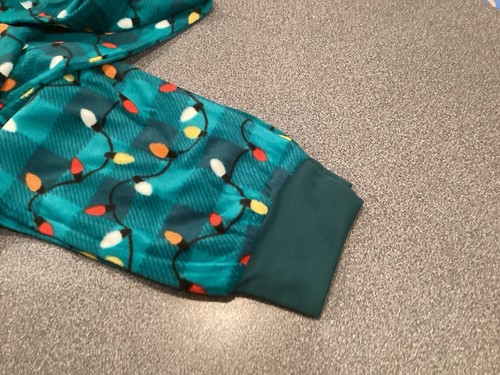 Women's Pajamas Set Large Merry And Bright Plush Fleece Pants Lights New Jolly - Picture 8 of 8