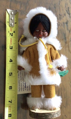 Alaskan 8"" Eskimo Souvenirpuppe Leder und Pelz Outfit Vintage Etikett angebracht - Bild 5 von 5
