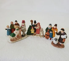 Vintage Xmas Village Porcelain Tiny Figurines Lot of 5