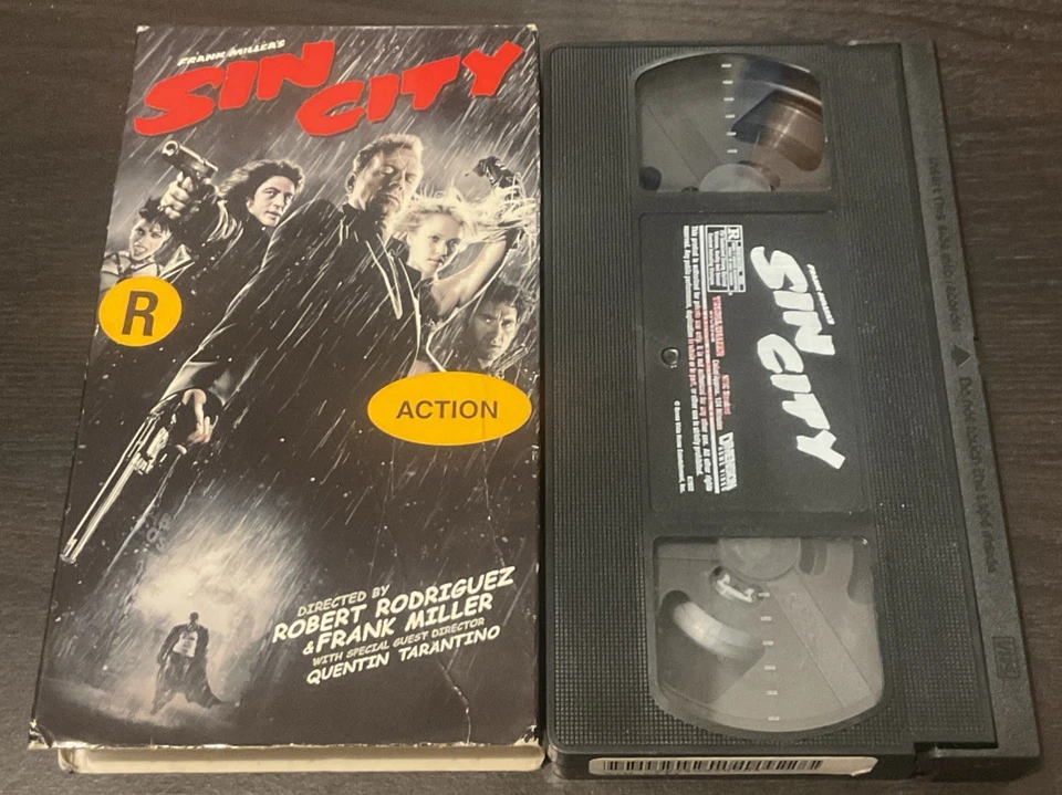Sin City (VHS, 2005) Frank Miller Bruce Willis Jessica Alba - Late Release Rare Foto 4 de 4