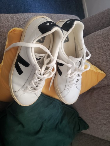 Veja Women's Shoes T2 Size 8 White/Black - Picture 4 of 15