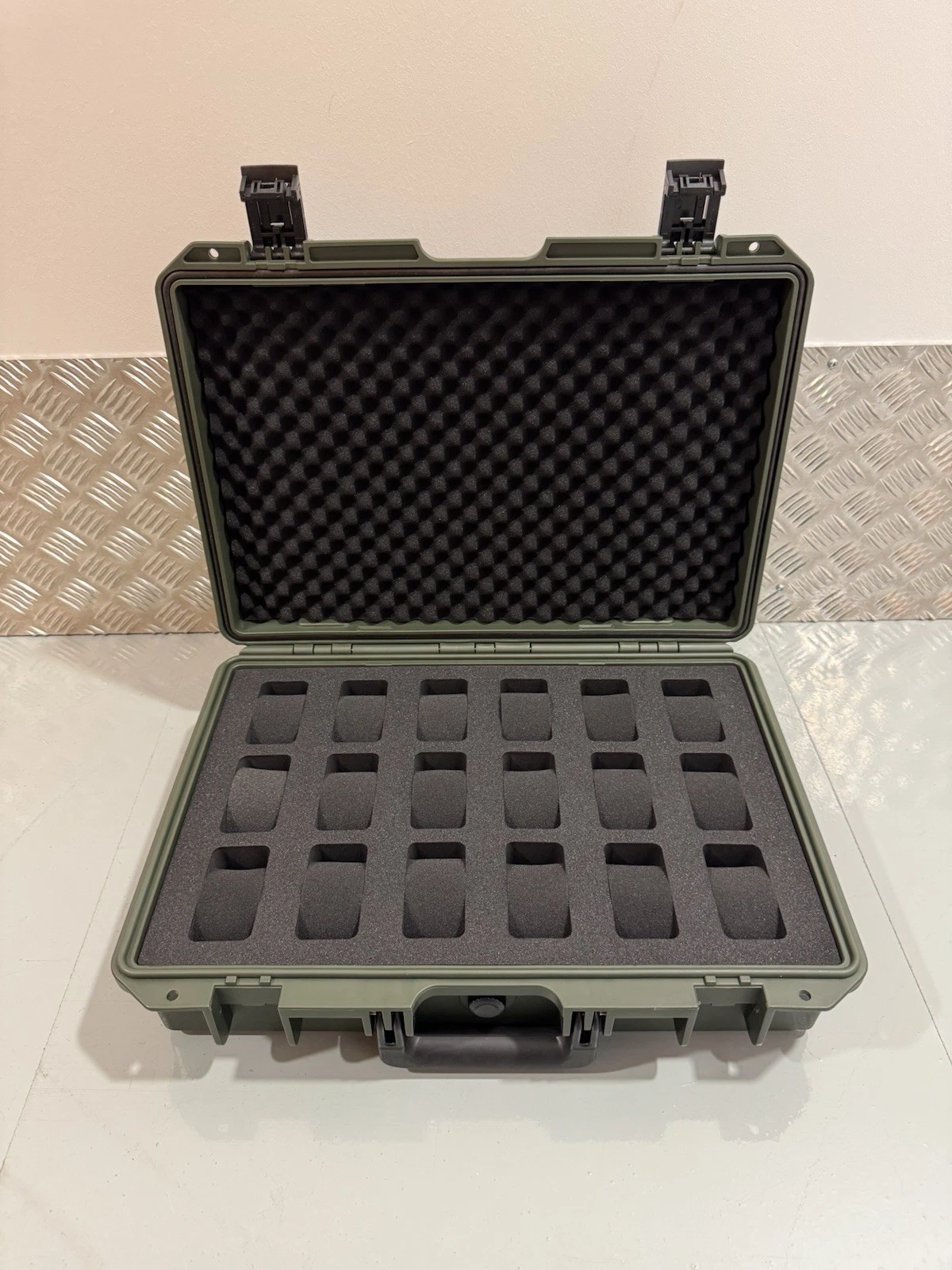 Chrono Case 18 Slot Watch Case Green Hard Case With Foam Inside Brand New 6