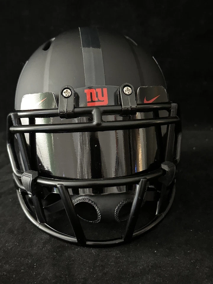 Mini Casco Ninja de los New York Giants ennegrecido mate con calcomanías brillantes Foto 4 de 4