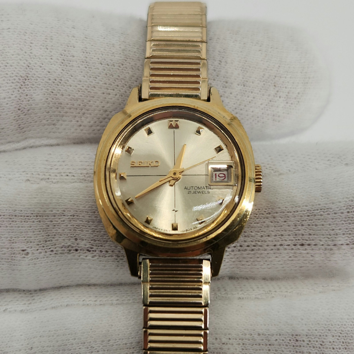 Seiko Ladies Vintage Gold Tone w/ Date Indicator Automatic Seiko Ladies Vintage Gold Tone w/ Date Indicator Automatic