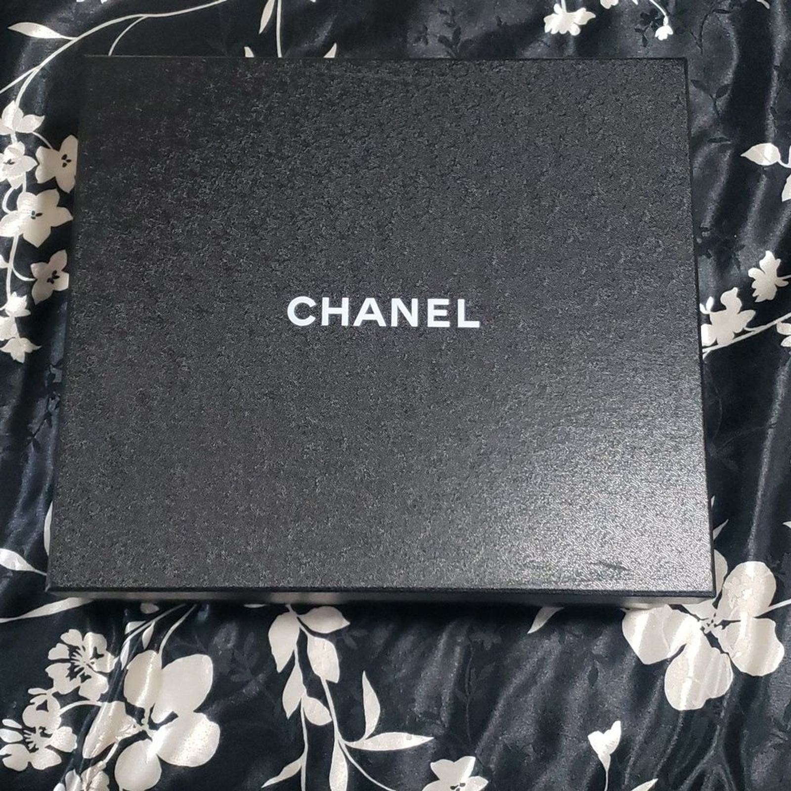 Chanel shoe box for storage - Gem