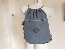 GRAND SAC A DOS PLAT  KIPLING TOILE DEPERLANTE BLEU PETROLE + SINGE