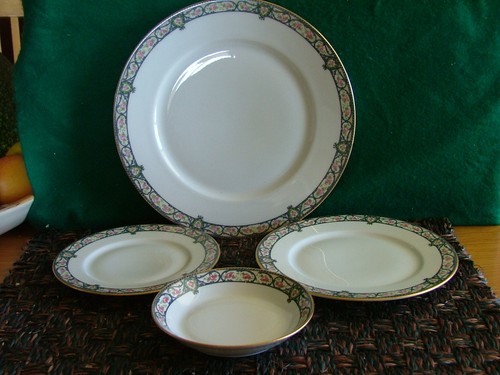 WG & CO. -WM GUERIN , PINK ROSES, BLUE SCROLLS ON RIM SIX PIECE PLACE SETTING - Picture 7 of 9