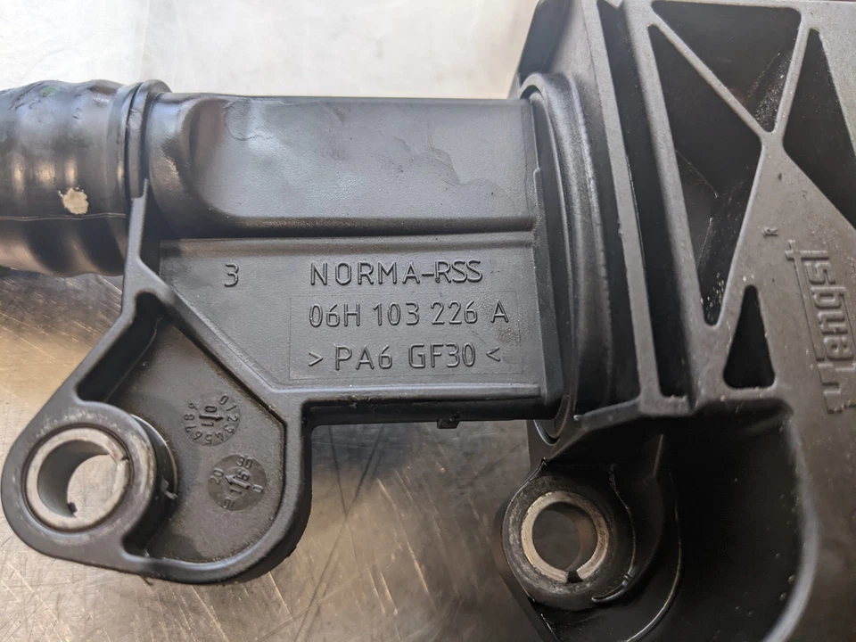 Carcasa de ventilación del cárter para 09-11 Volkswagen Tiguan 2.0 06H103226A Foto 3 de 4